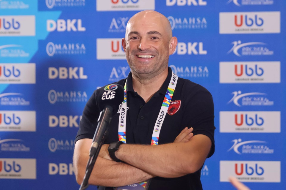 Pelatih PSM Makassar, Bernardo Tavares (fifa.com) - Image