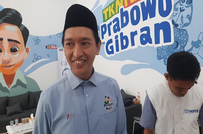 TKN Prabowo Subianto-Gibran Rakabuming Raka menggelar pelayanan kesehatan gratis bagi masyarakat. (Sabik Aji Taudfn/JawaPos.com) - Image