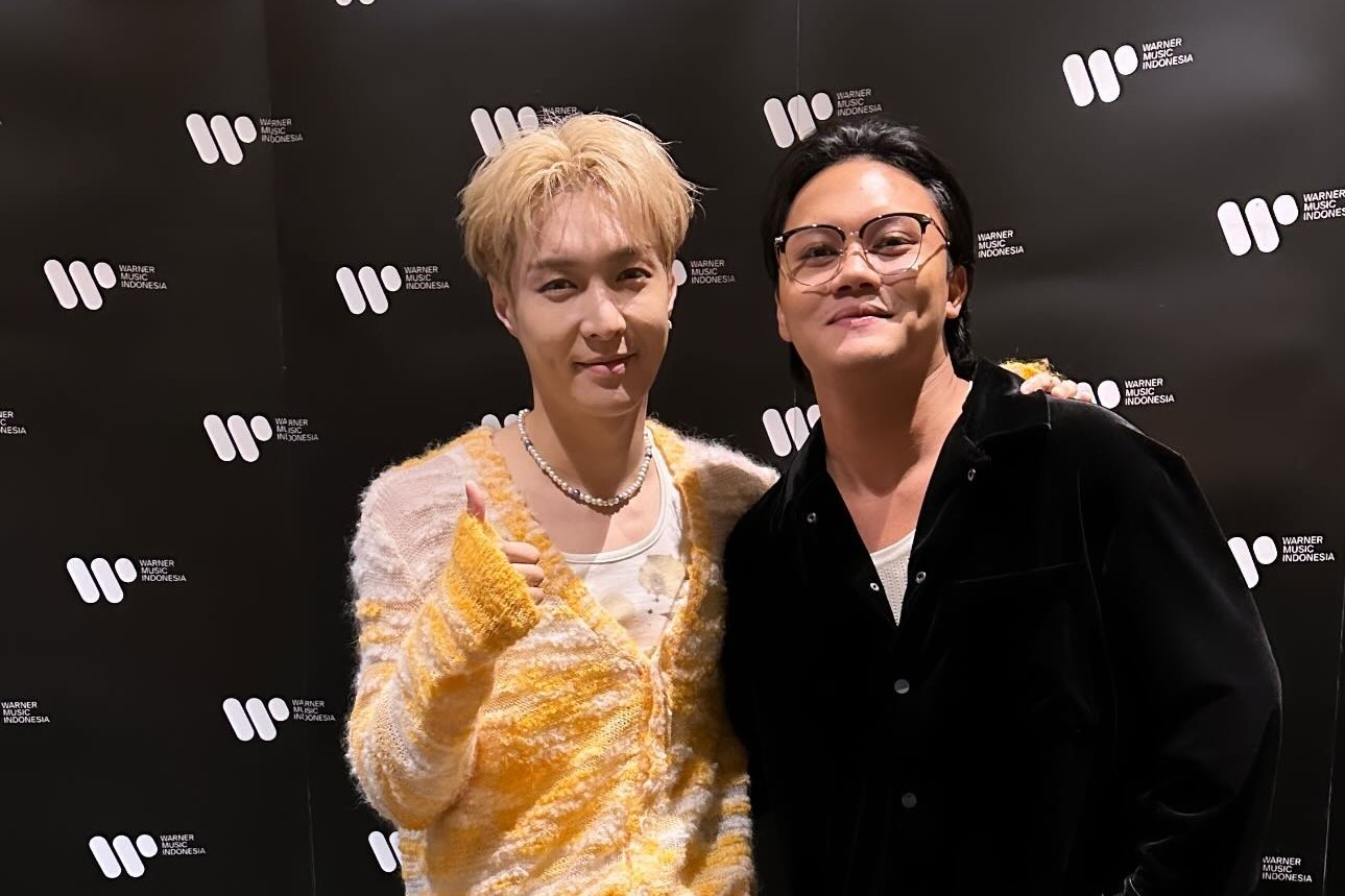 Penyanyi asal Indonesia Rizky Febian dan solois sekaligus anggota EXO Lay Zhang. Sumber foto: Instagram / @rizkyfbian - Image