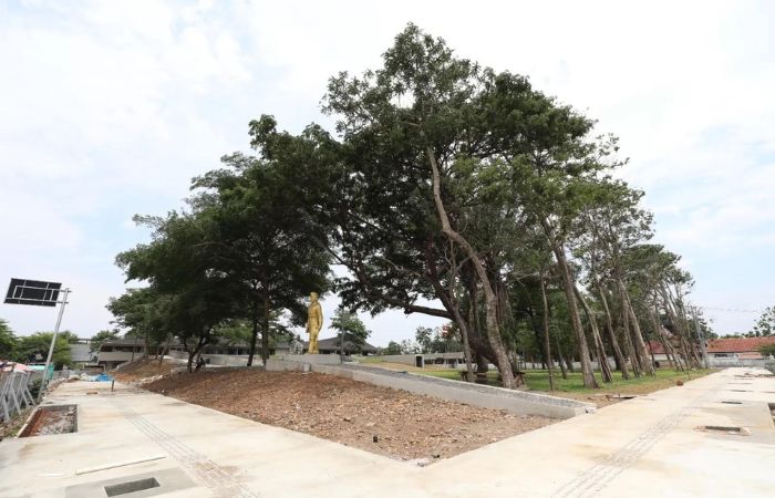 Kondisi proyek alun-alun Kediri yang tidak ada aktivitas / sumber: Radar Kediri. - Image
