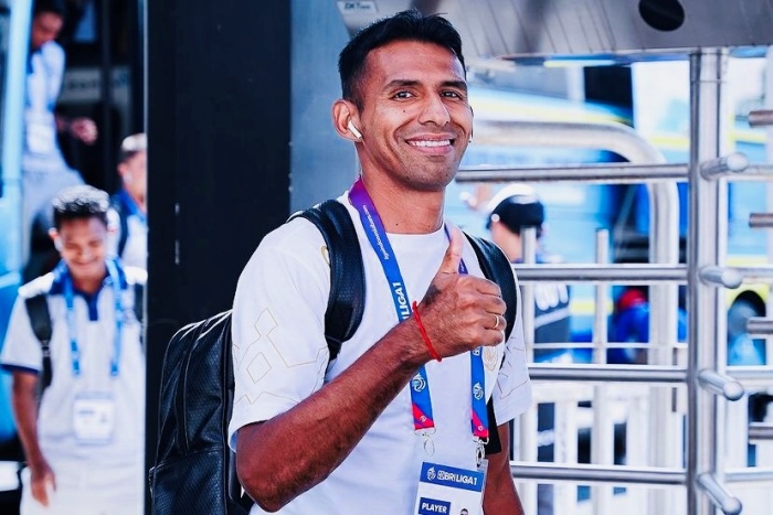 Striker anyar Arema FC, Gilbert Alvarez, belum mendapatkan kesempatan main penuh bersama Arema FC. - Image