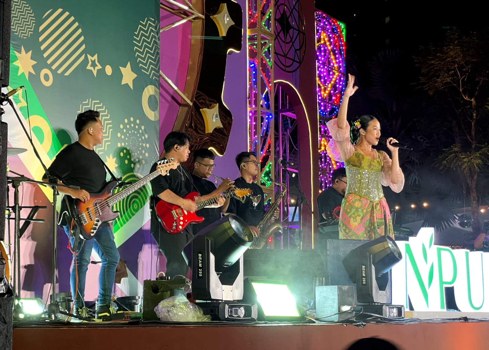 Yura Yunita menitip pesan untuk selalu memperhatikan pentingnya menjaga gaya hidup sehat agar mendapatkan kulit yang cerah dan sehat alami. - Image