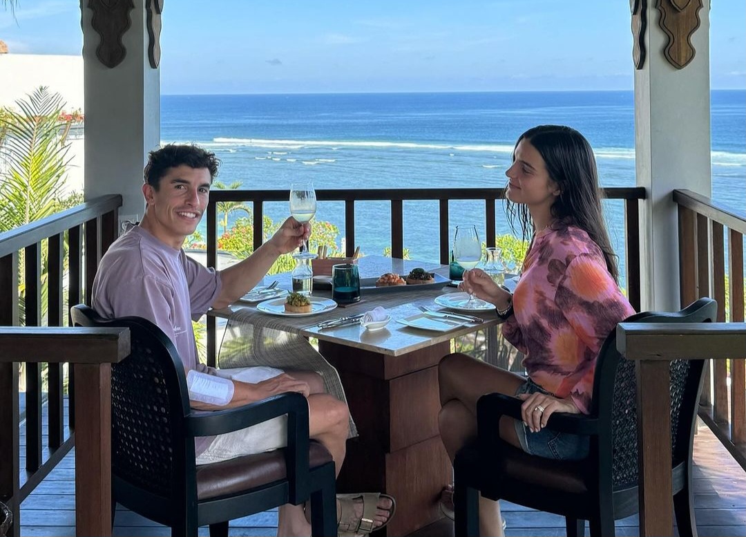 Momen Marc Marquez dan kekasih liburan di Bali. - Image