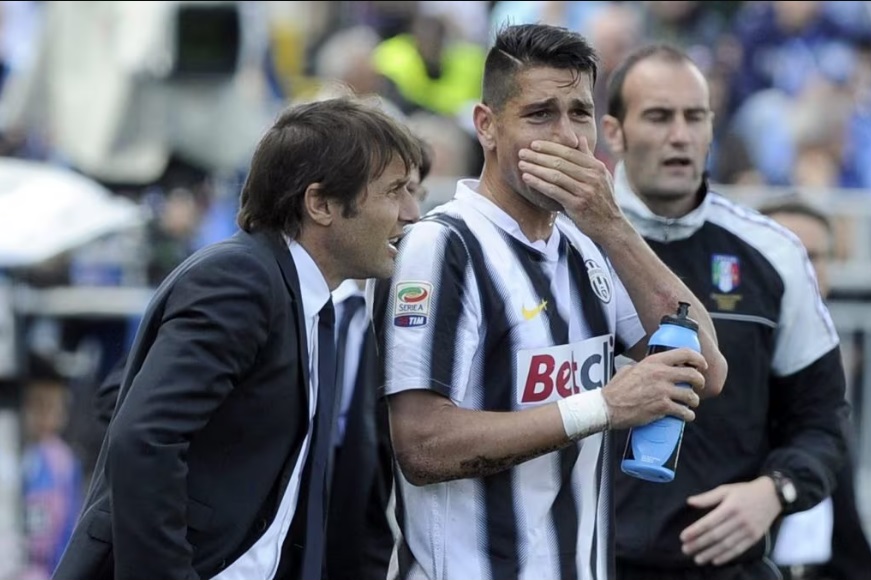 Antonio Conte dan Marco Borriello saat sama-sama membela Juventus sebagai pelatih dan pemain. (fanpage.it) - Image