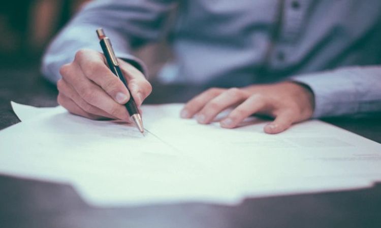 Ilustrasi cara menulis surat wasiat. (Pixabay) - Image