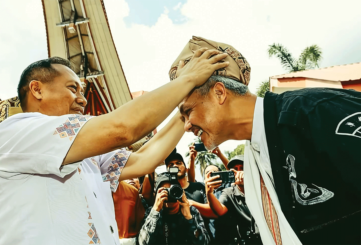 TOLERANSI BERAGAMA: Ganjar mengunjungi Gereja Katolik Hati Tak Ternoda Santa Perawan Maria Makale di Tana Toraja, Sulawesi Selatan (Sulsel), Sabtu (25/11). - Image