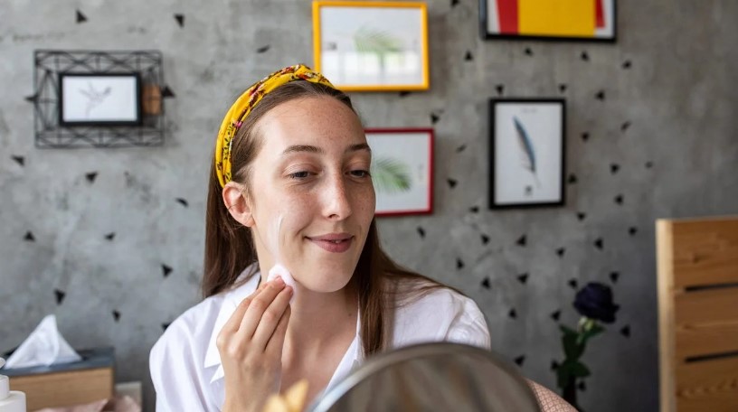 Vitamin C, E, D, dan K memiliki manfaat bagi kulit (Healthline) - Image