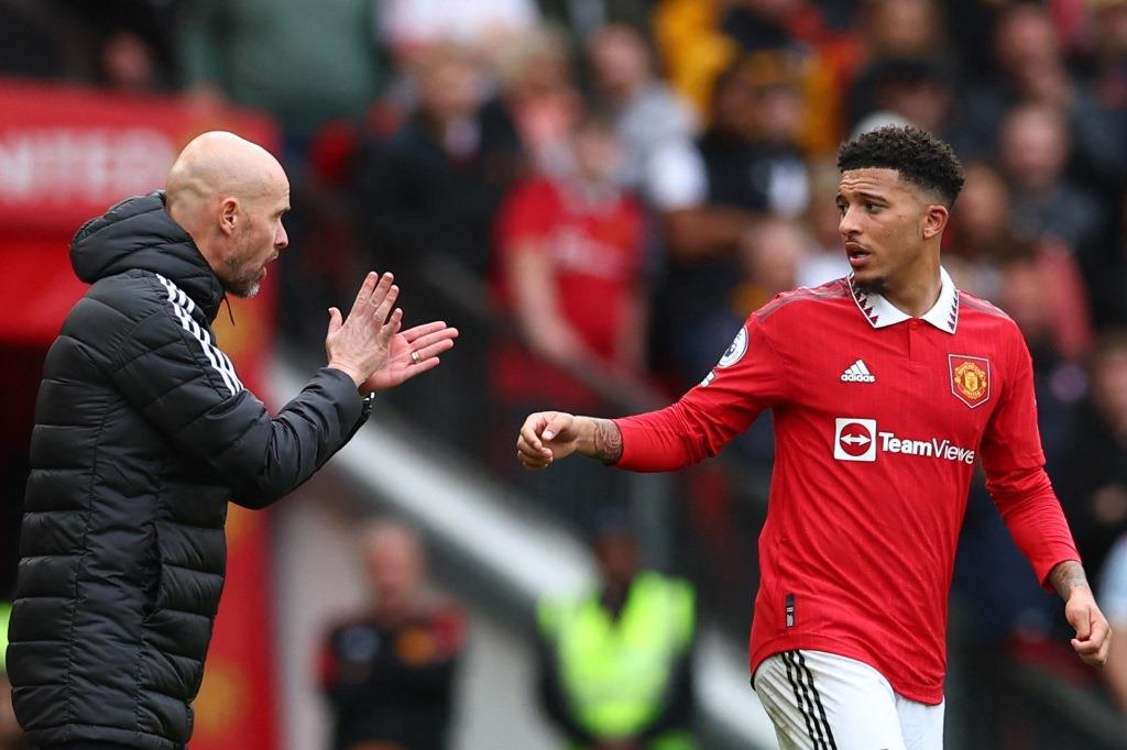 Erik ten Hag dan Jadon Sancho (REUTERS/DAVID KLEIN). - Image