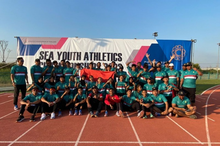 Tim pelajar atletik Indonesia berfoto bersama pada hari terakhir 15th SEA Youth Athletics Championship 2023 di Pathum Thani, Thailand, Sabtu (9/12/2023). (ANTARA/HO-Kemenpora RI) - Image