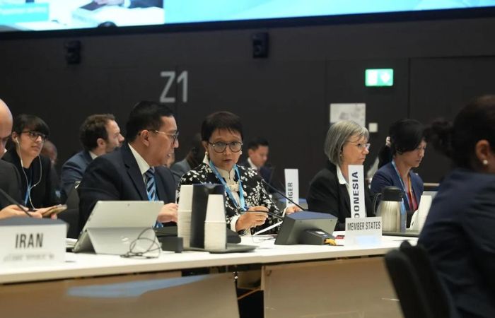Menteri Luar Negeri Indonesia Retno Marsudi dalam pertemuan khusus Dewan Eksekutif WHO / sumber: Antara - Image