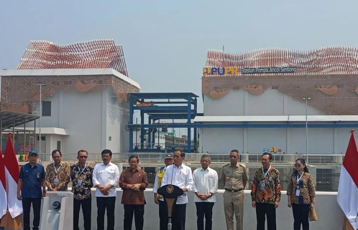 Presiden Jokowi meresmikan Stasiun Pompa Air Ancol Sentiong yang terletak di Jakarta Utara pada Senin (11/12). - Image