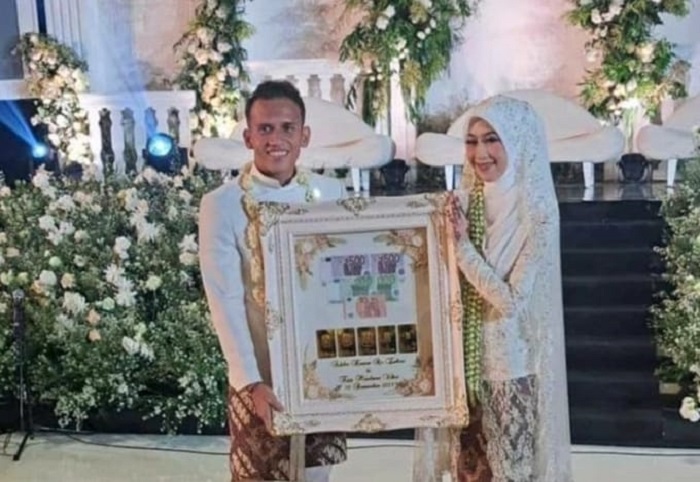 Egy Maulana Vikri dan Adiba Khanza melangsungkan pernikahan pada Minggu (10/12) siang di Hallf Patiunus, Kebayoran Baru, Jakarta Selatan. - Image