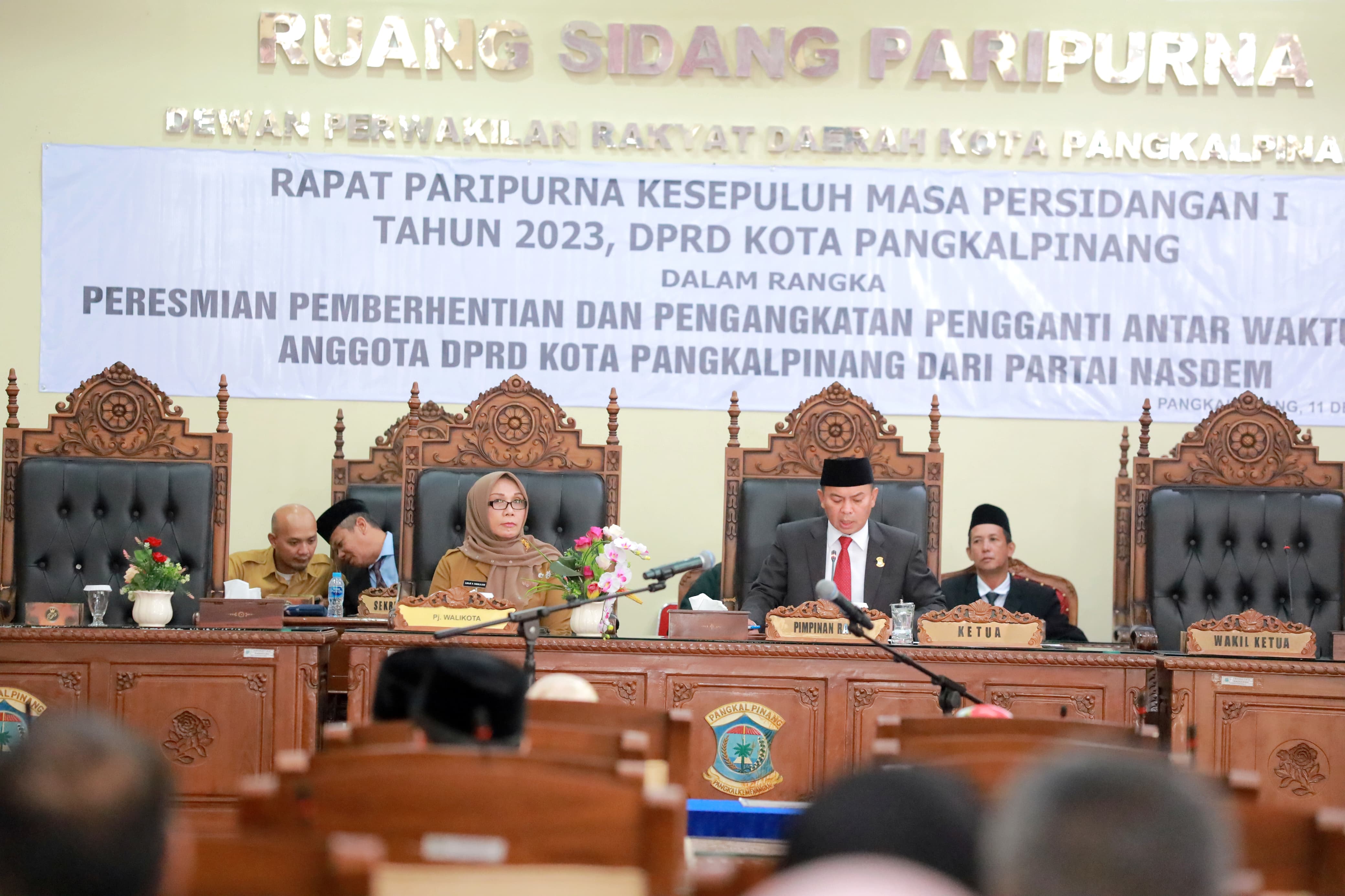 Penjabat Wali Kota Pangkalpinang, Lusje Anneke Tabalujan hadiri Rapat Paripurna Kesepuluh Masa Persidangan I Tahun 2023 DPRD Kota Pangkalpinang. - Image