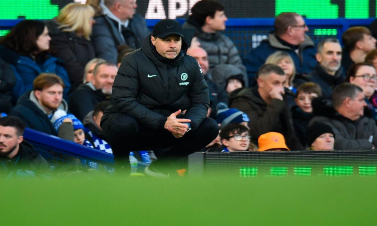elatih Chelsea Mauricio Pochettino geram melihat timnya dikalahkan Everton di Stadion Goodison Park, Minggu (10/12) malam. (Sumber: AFPPIX) - Image