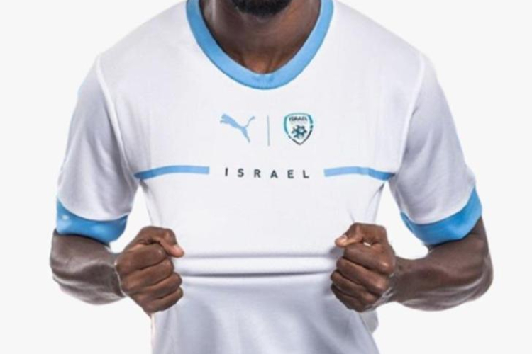 Desain Jersey Tim Nasional Israel yang mendapat sponsor dari Puma, Namun kini Puma akan akhiri kerjasama tersebut. (Bulawayo24.com) - Image