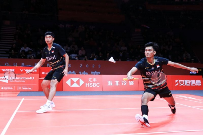 Ganda putra Indonesia Bagas Maulana/Muhammad Shohibul Fikri saat berlaga di babak kedua BWF World Tour Finals 2023 di Hangzhou, Tiongkok, Kamis (14/12/2023). (ANTARA/HO/PP PBSI) - Image