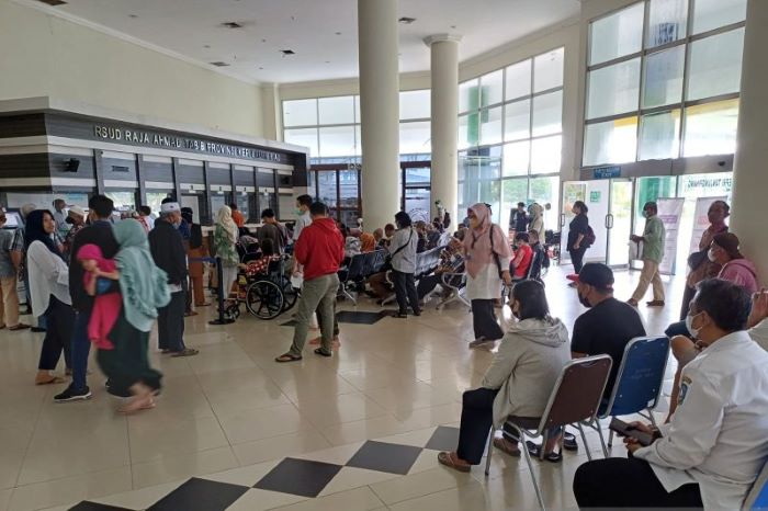 Sejumlah pasien di RSUD Raja Ahmad Thabib di Kota Tanjungpinang, Provinsi Kepri. - Image