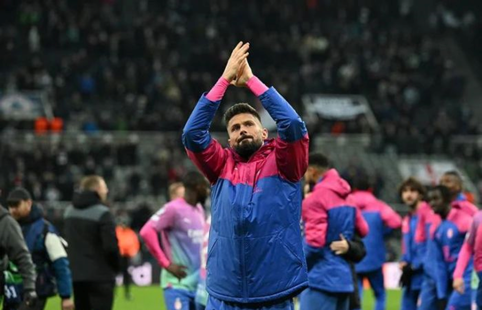 Meski menang melawan Newcastle, AC Milan tetap gugur di fase grup karena kalah dalam agregat gol dengan Paris Saint Germain (PSG). (acmilan.com) - Image