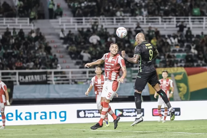 Forum Wasit Indonesia tanggapi gol ghoib Paulo Henrique di laga Persebaya vs Persis. (Persebaya.id) - Image