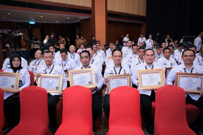 Kanwil Kemenkumham Jatim dan jajaran memborong delapan penghargaan bergengsi dalam Refleksi Akhir Tahun 2023 pada hari ini (14/12). - Image