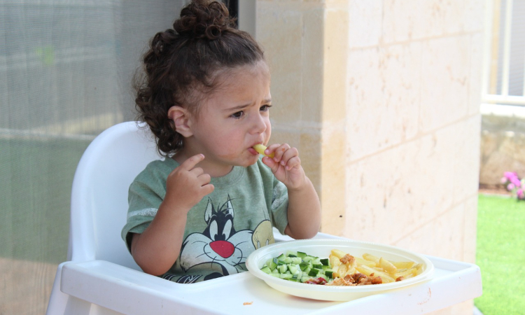 ILUSTRASI: Anak sedang makan. (Pixabay) - Image