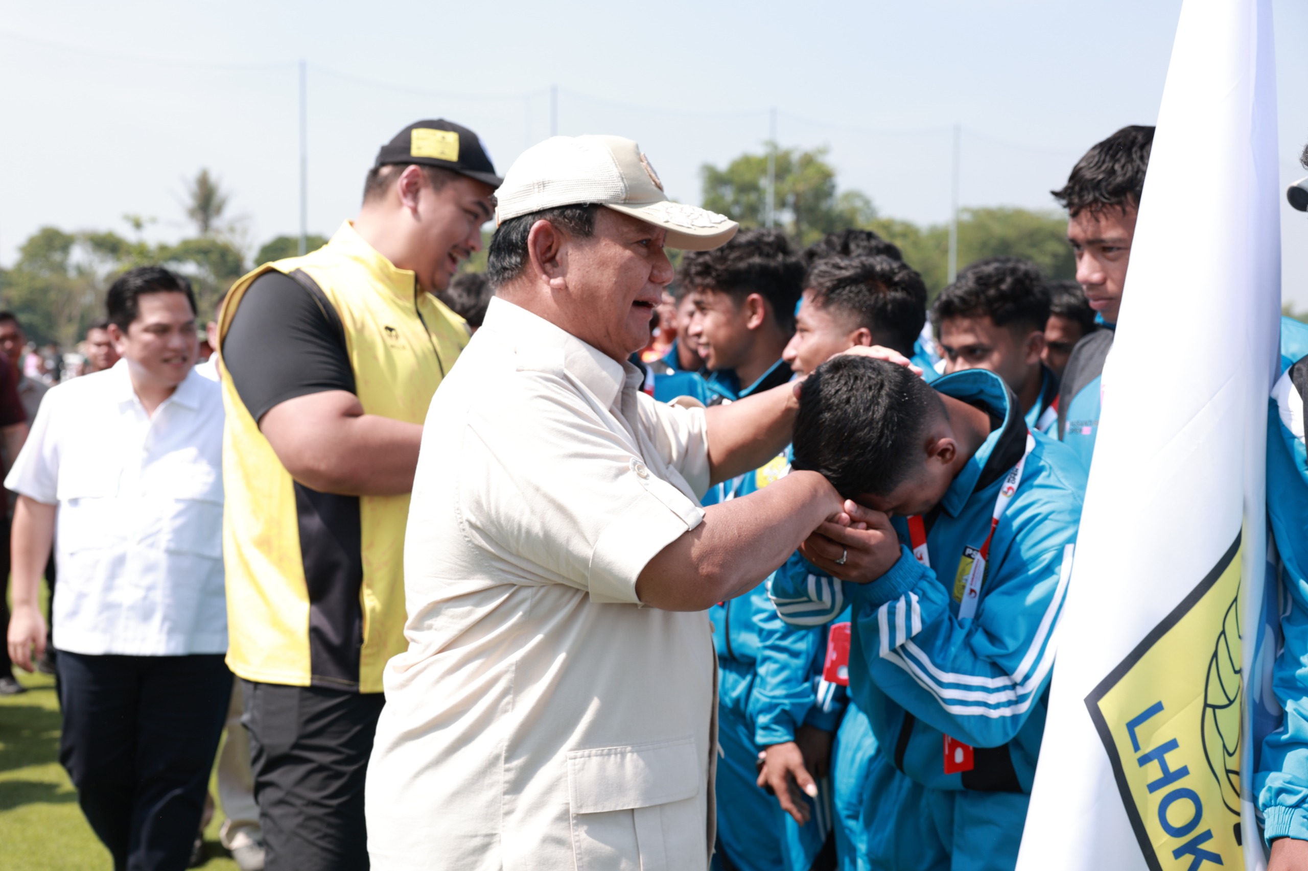 Prabowo Subianto meresmikan pembukaan turnamen U-17 Nusantara Open 2023 di Bekasi, Kamis (14/12). - Image
