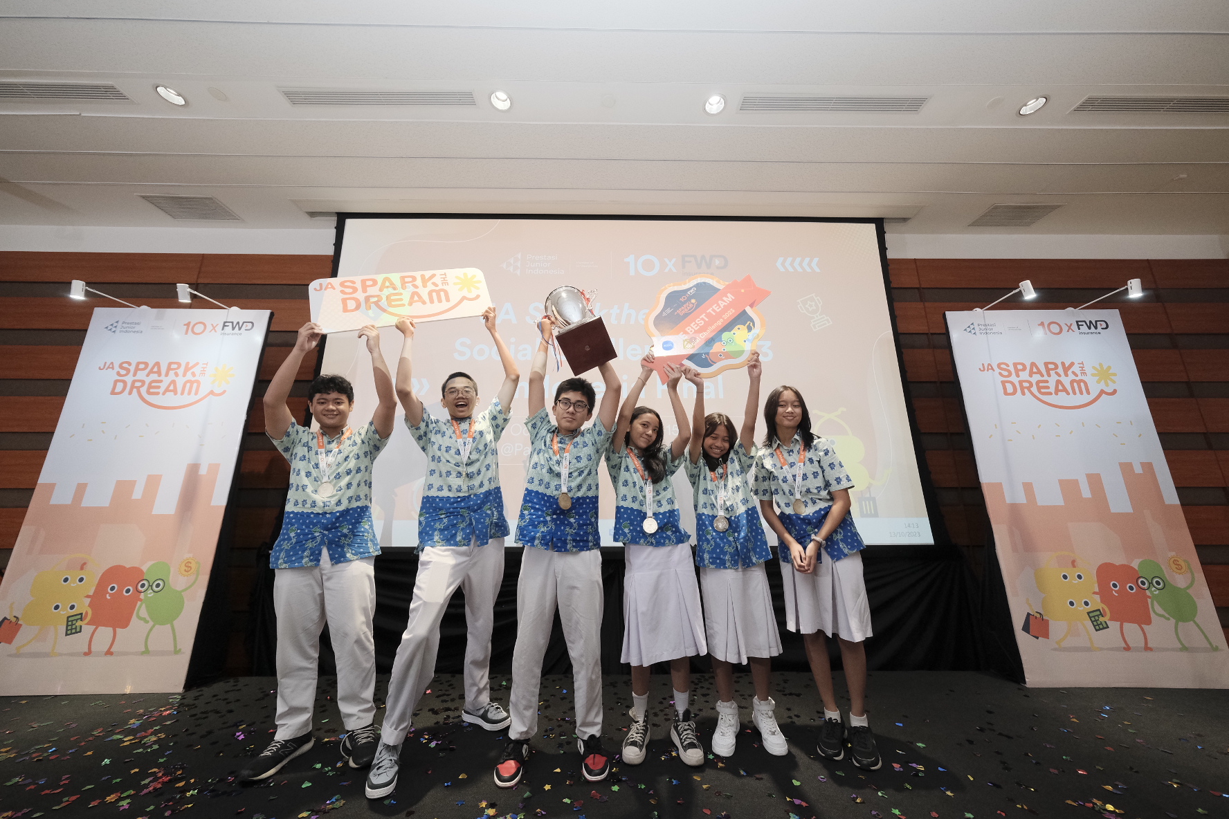 Siswa SMP Pembangunan Jaya menangkan ajang JA SparktheDream Social Challenge Asia Pacific Finals 2023. - Image