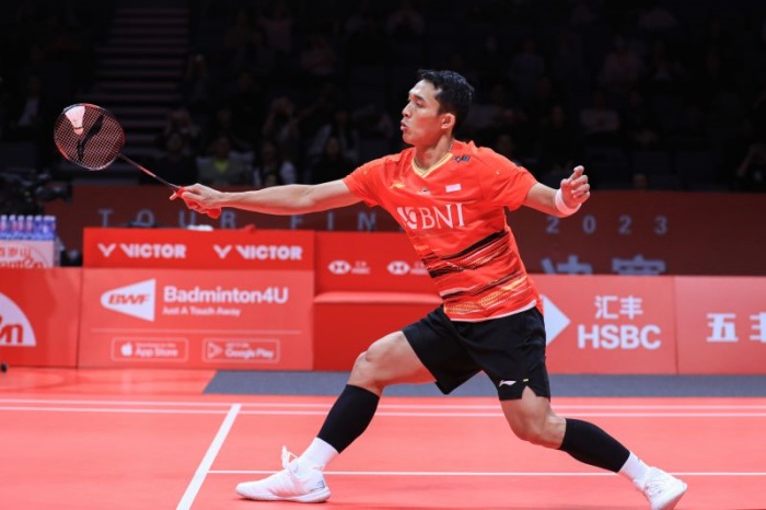 Tunggal putra Indonesia Jonatan Christie saat berlaga di babak pertama fase grup B BWF World Tour Finals 2023 di Hangzhou, Tiongkok, Rabu (13/12/2023). (ANTARA/HO/PP PBSI) - Image