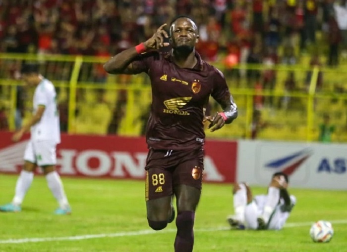 Victor Mansaray merasa dikhianati dan dibohongi manajemen PSM Makassar. - Image