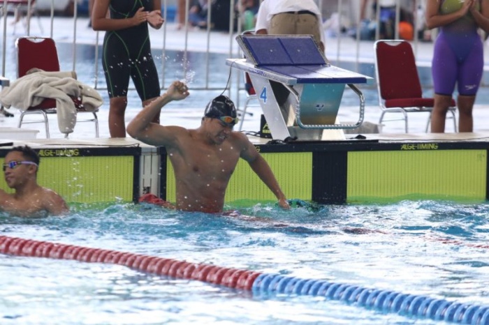Atlet renang Joe Aditya bereaksi setelah mengetahui memecahkan rekor nasional dengan finis pertama di nomor 100 meter gaya kupu-kupu putra dalam ajang IOAC 2023. - Image