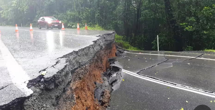 Semua jalan negara bagian di ujung utara Queensland terputus setelah hujan deras melanda. Sumber Foto: Transportasi dan Jalan Utama Queensland - Image