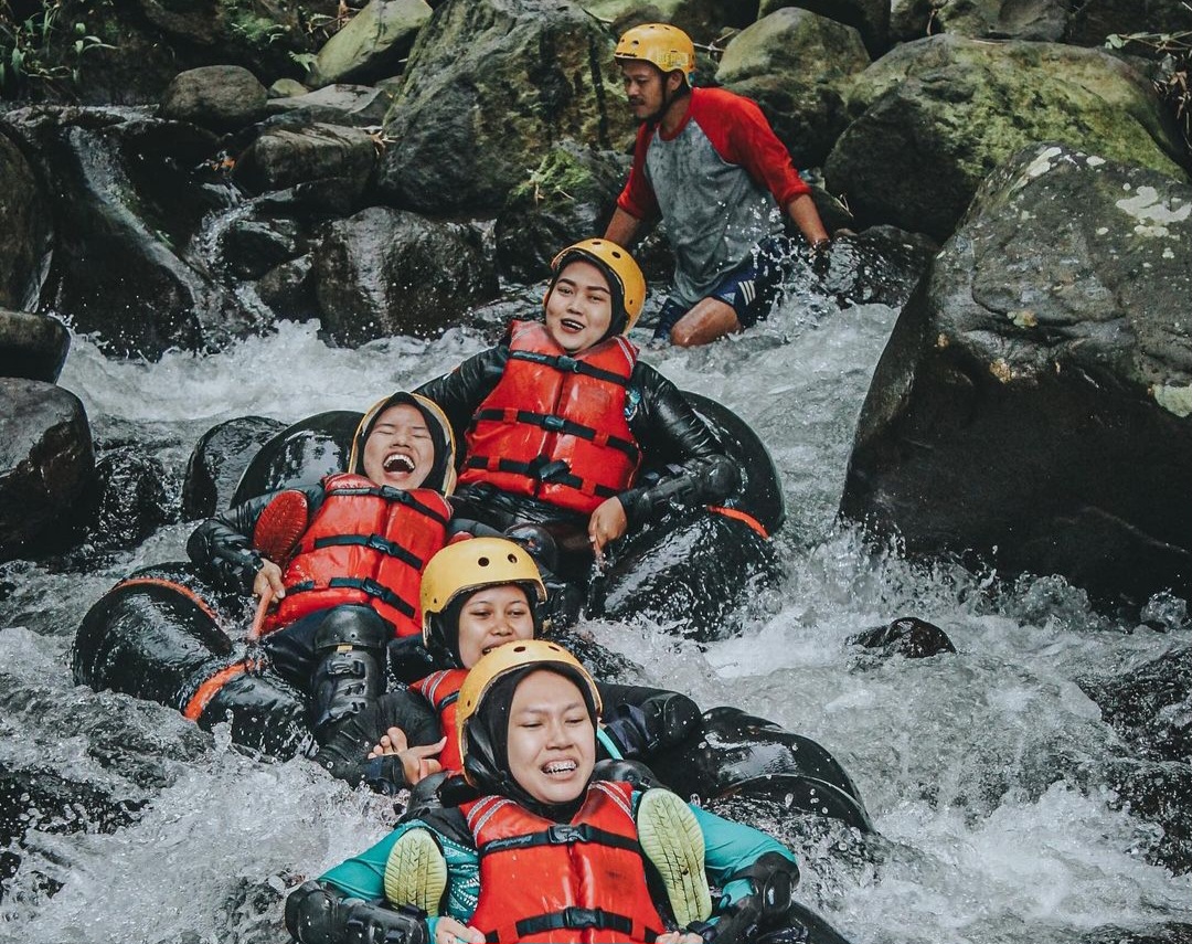 Potret tempat wisata air di Majalengka./Instagram @cikadongdong_rivertubing - Image