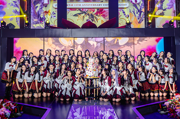 Member JKT48 saat 12th JKT48 Anniversary Concert "Flowerful" di Graha UNESA, Surabaya, Minggu (17/12) - Image