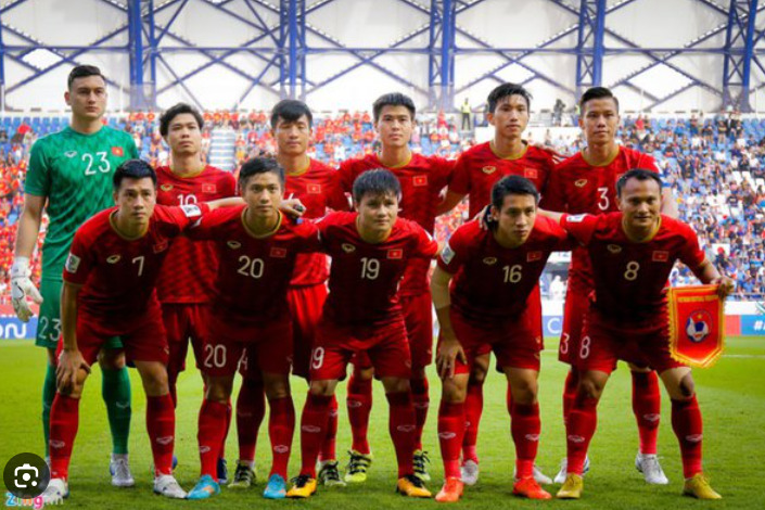 Timnas Sepak Bola Vietnam dikataan ingin menaturalisasi pemain keturunan secara besar terhadap skuadnya saat ini. - Image