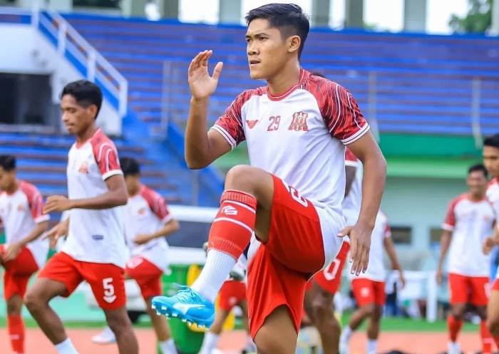 Para pemain Deltras Sidoarjo saat menjalani sesi latihan menjelang babak 12 besar Liga 2. (Radar Sidoarjo) - Image