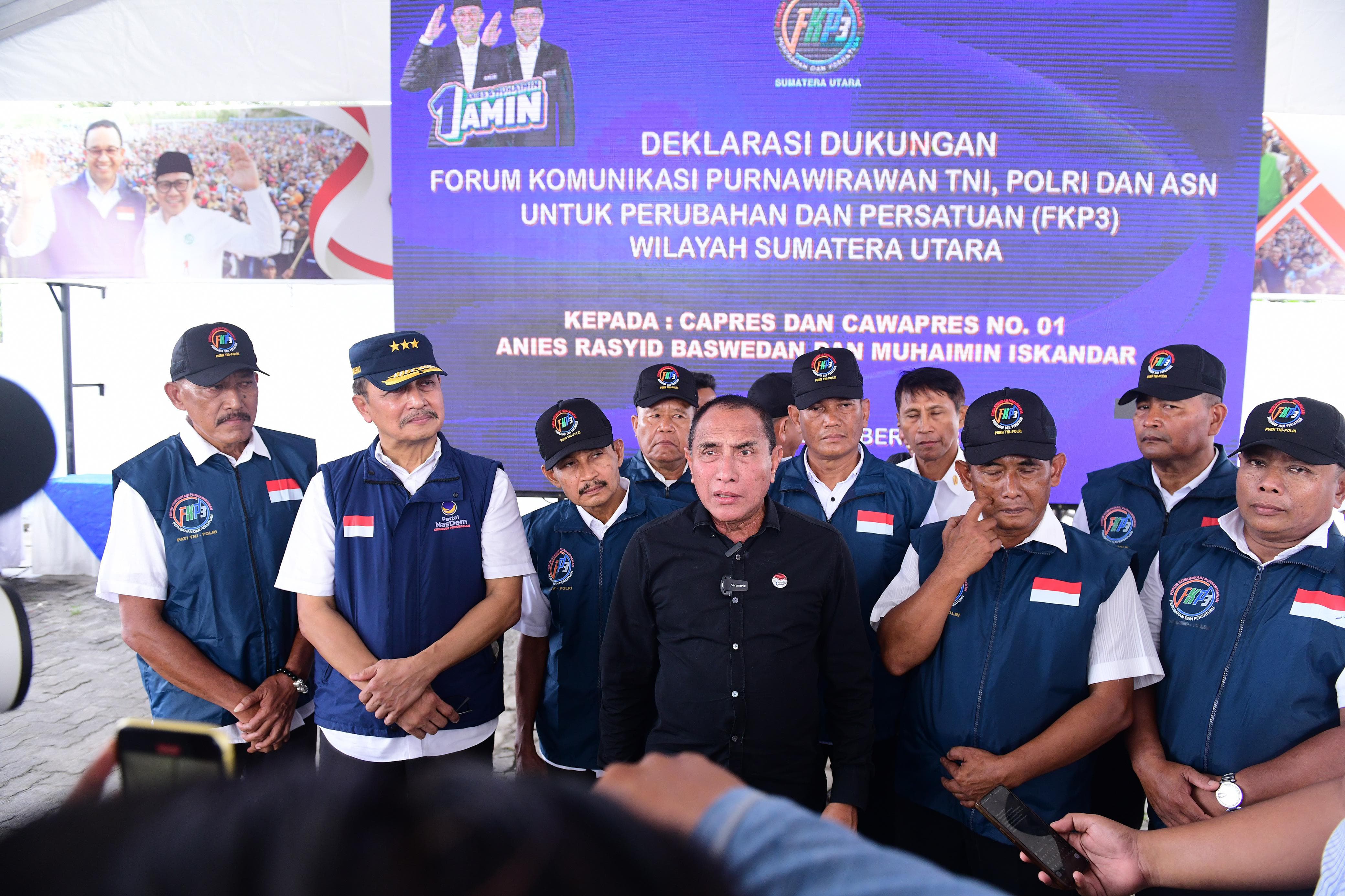 Ketua TKD AMIN Sumut Edy Rahmayadi bersama pensiunan TNI, Polri, dan ASN, Jumat (22/12). - Image