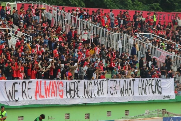 Deltamania terus memberikan dukungan kepada Deltras Sidoarjo. (JawaPos.com) - Image
