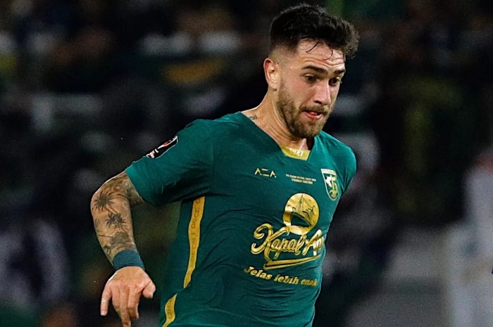 Higor Vidal diandalkan Persebaya Surabaya melawan Persita Tangerang untuk menjebol gawang lawan di Stadion Gelora Bung Tomo. (ANGGER BONDAN/JAWA POS) - Image