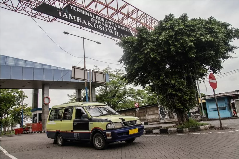 Terminal Tambak Osowilangun di Surabaya Barat. (Radar Surabaya) - Image