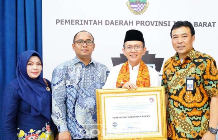 Penghargaan Predikat Penilaian Kepatuhan Penyelenggaraan Pelayanan Publik Tahun 2023 pada Pemkab Bekasi / sumber: bekasikab.go.id - Image