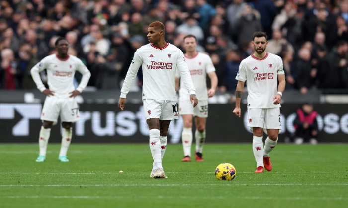 Penggawa Manchester United kembali menelan kekalahan saat bertandang ke markas West Ham United pada Sabtu, 23 Desember 2023. (The Athletic) - Image
