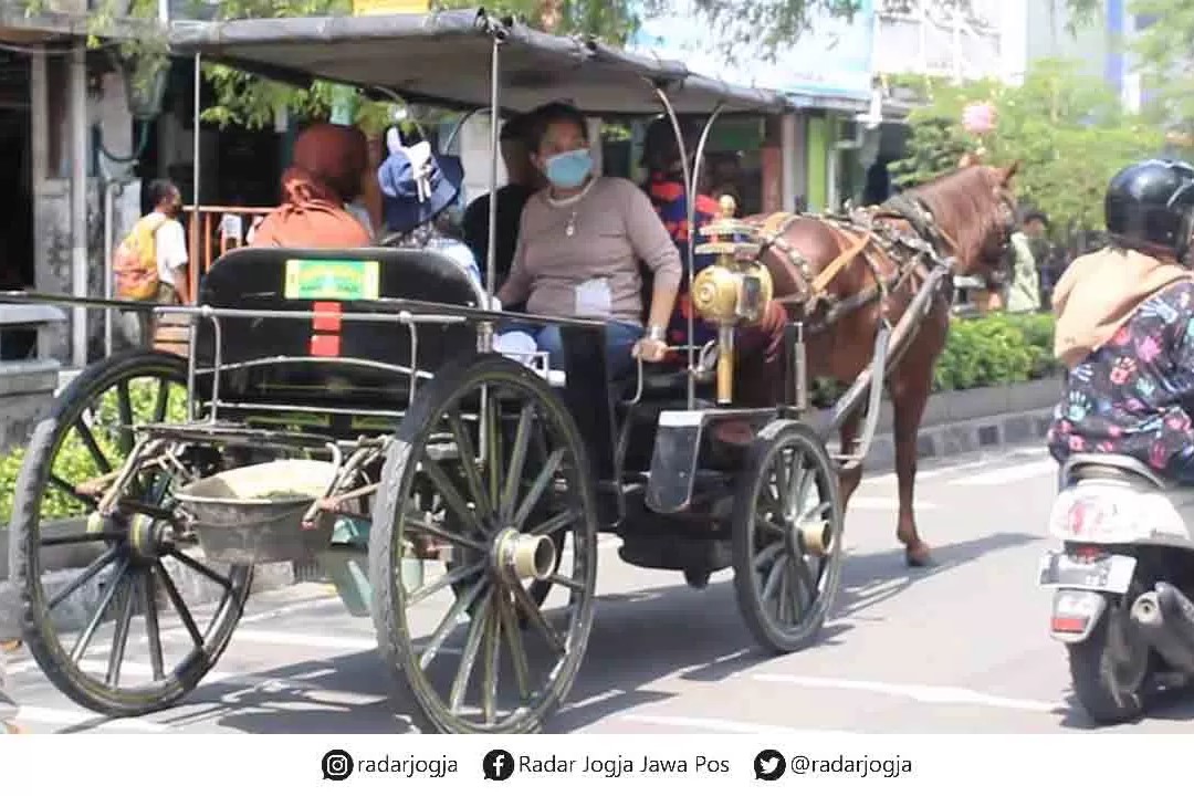 Kusir andong DIY mengaku tidak akan aji mumpung menaikkan tarif meskipun terdapat peningkatan trafik kunjungan wisatawan selama libur Nataru (Alfi Annissa Karin/ Radar Jogja) - Image