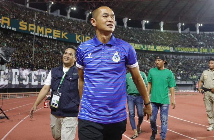 Momen Kurniawan Dwi Yulianto kembali ke hadapan Bonek di Stadion Gelora Bung Tomo bersama tim besutannya Sabah FA pada 2020. (Angger Bondan/Jawa Pos) - Image