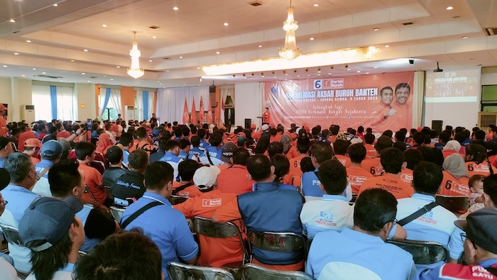 Partai Buruh Provinsi Banten menyelenggarakan Konsolidasi Akbar bertajuk "Selangkah Lagi Buruh Berkuasa Rakyat Sejahtera" di Tangerang, Selasa (26/12). - Image
