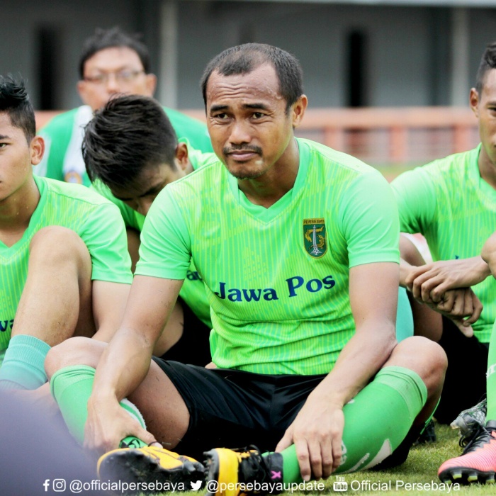 Mat Halil kecewa dan sedih ketika dipaksa pensiun dini karena regulasi unik dari PSSI. (Persebaya) - Image