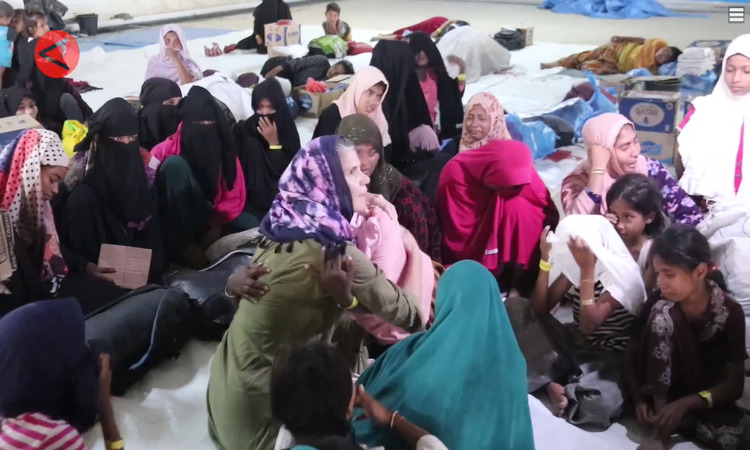 Ratusan pengungsi Rohingya kembali direlokasi ke Gedung Balai Meuseuraya Aceh (BMA). - Image