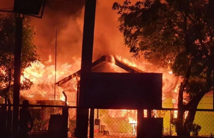 Kondisi ruko yang terbakar di Jayapura / sumber: Antara - Image