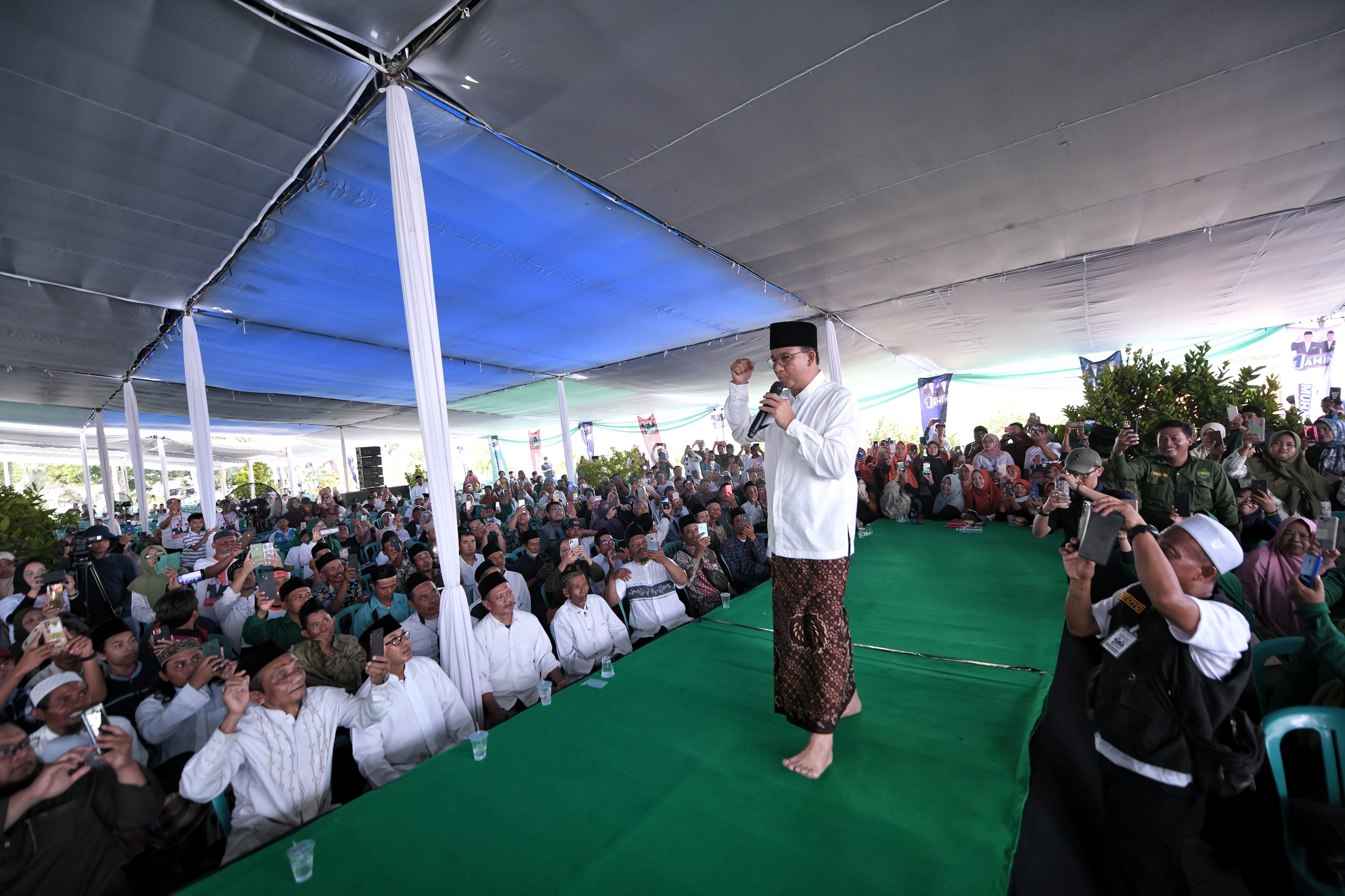Pasangan capres dan cawapres nomor urut 1 Anies Baswedan dan Muhaimin Iskandar (Cak Imin) menghadiri acara Halaqah dan dialog kebangsaan di Pondok Pesantren Bahrul Huda, Tuban, Jawa Timur, Jumat (30/1 - Image
