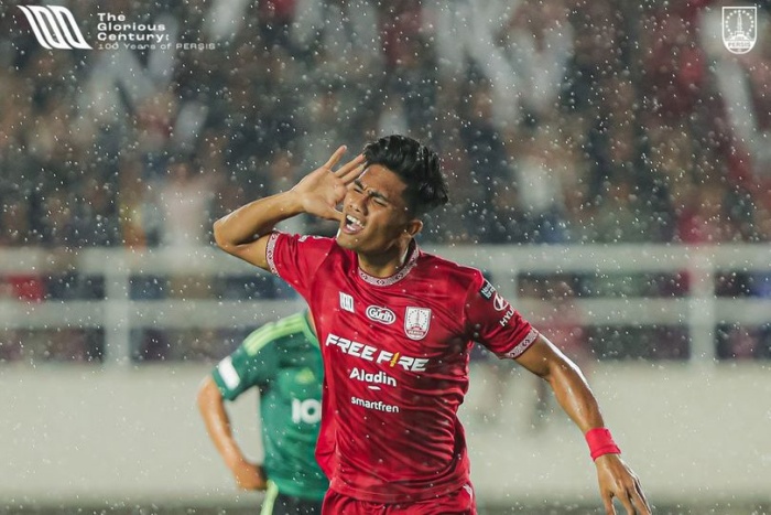 Aksi Ramadhan Sananta selaku top skor Persis Solo usai mencetak gol pada laga uji coba melawan Jeonbuk Motors di Stadion Manahan. (Persis Solo) - Image