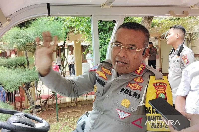 Dirlantas Polda Metro Jaya Kombes Pol Latif Usman saat ditemui di Polda Metro Jaya, Jumat (29/12)./ANTARA/Ilham Kausar/am. - Image